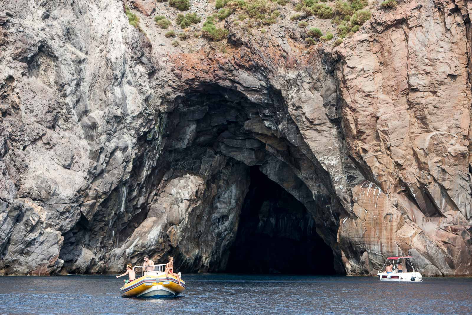 La grotta del Cavallo, Vulcano, Eolische eilanden